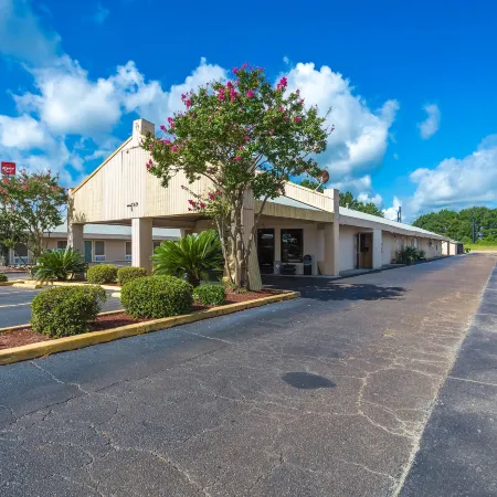 Rodeway Inn & Suites