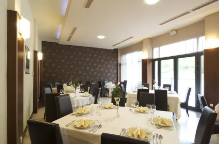 Hotel Fontana Отели в г. Крушвари