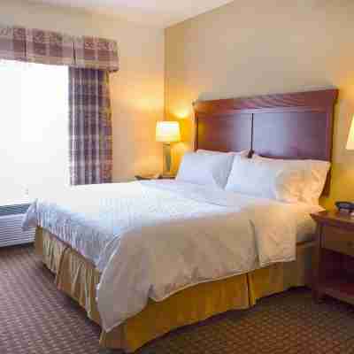 Holiday Inn Express & Suites Center by IHG Rooms