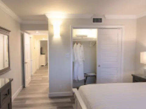 Dolphin Cove Hotels in Freeport