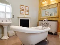 Westgate Manor - Homestays