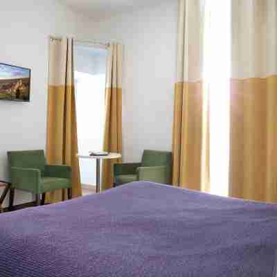 HÔTEL LA FERME DE BOURRAN - RODEZ (parking gratuit, écoresponsable, soirée étape, bornes électriques) Rooms