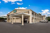 Quality Inn فنادق في Belmont