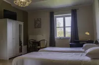 Domaine du Chateau de La Neuville Hotel a Huy