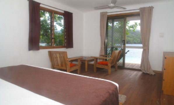 Evis Resort at Nggatirana Island