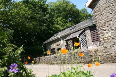 Swansea Valley Holiday Cottages Отели в г. Блэенхонддан