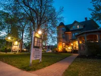 Dundee Arms Inn Hotels near St. Dunstan's Basilica