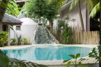 The Bruce Beach Resort - Beach