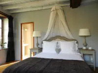 Moulin de la Chevriere Hotels in Sache