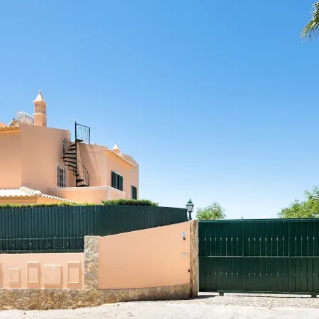 Apartamentos Monte Dos Avós, Albufeira by AlgarveBlossom