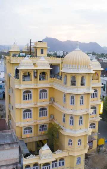 Bloom Boutique | Lake Pichola