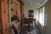 Red BUD Lodge