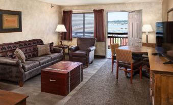 Arrowwood Resort at Cedar Shore