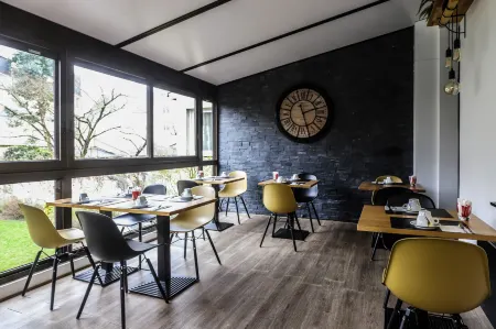 Hotel des Cedres Отели в г. Луаре