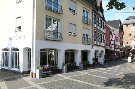 Hotel Ännchen Отели в г. Бад-Нойенар-Арвайлер