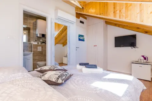 Guest House Nikolina - parking