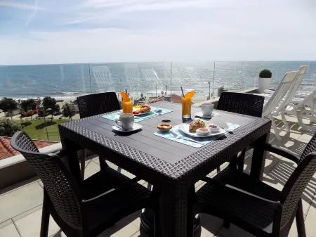 CMB Guesthouse Отели в г. Апулия