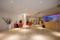Oaks Townsville Gateway Suites Hotels in South Townsville