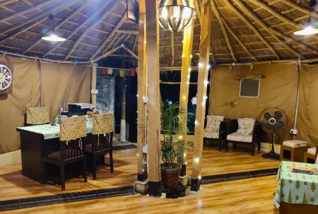 Dev Bhoomi Farms & Cottages Отели в г. Кангра