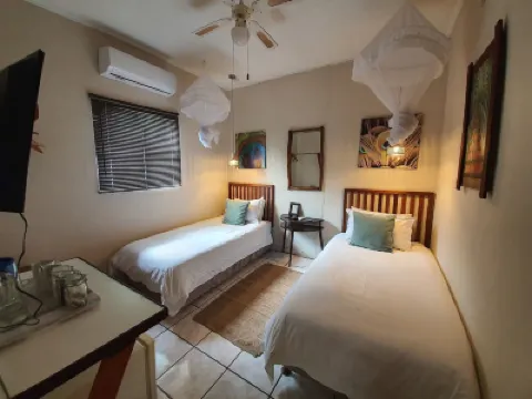 A Traveller's Palm Hotels in 