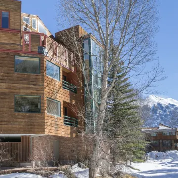 Ice House Suites and Condominiums