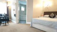 Avis Hotel
