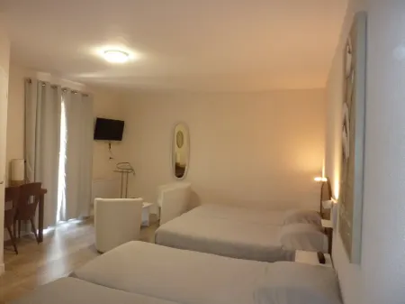 Hôtel A la Renommée Отели в г. Базош