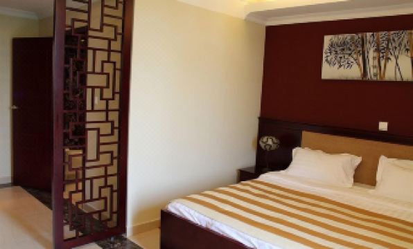 Roca Golf Hotel - Housity