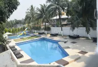 The Cindrella Hotel - Pools