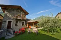 La Maison des Vignerons Chambres d'Hotes B&B Hotels in Bard