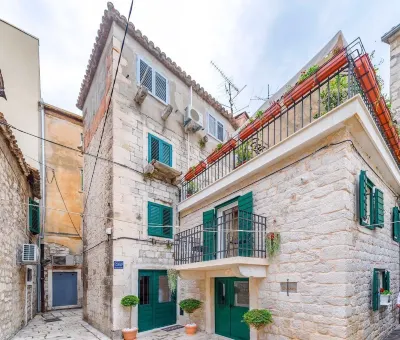 Apartments & Rooms Dujam Hotels in 