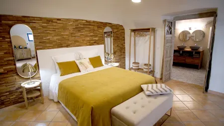 Le Mas Fraissinet Отели в г. Русон