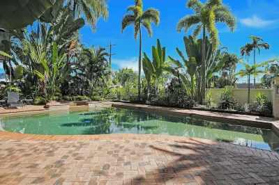 Luxury Retreat in Cairns with Pool Hotels in Cairns North