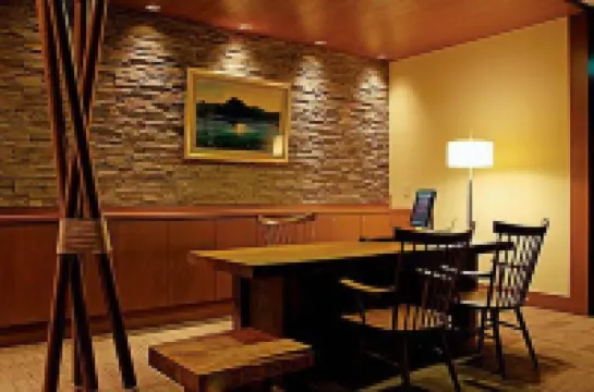 湖邊景觀翠明閣