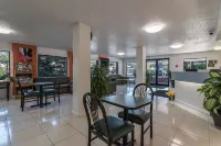 Motel 6 Albany, NY - Airport - 2-Star
