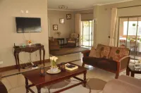 Coghlan Villa Guest House Hotels in Helensvale