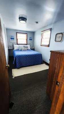 Cozy cabin on Little McDonald with amazing walk out beach! - Chalets