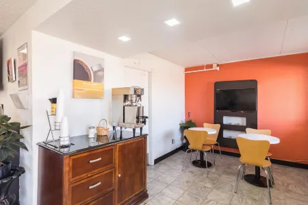 Motel 6 Joliet, IL - I-80