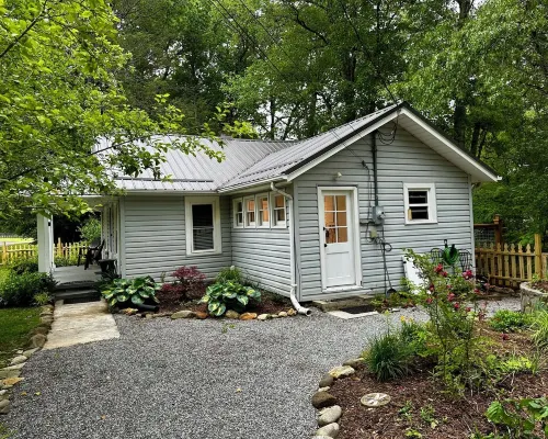 Rivers Edge Cabin, Swimming, Tubing, Fishing, Fire Pit, Grill, Wi-Fi, Relaxing! Hotels in South Toe