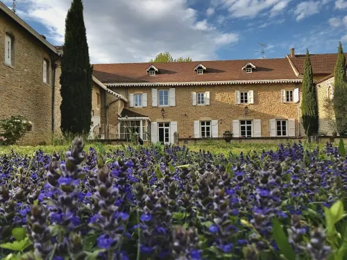 Le Clos Ayanna, Maison et Chambres d'hôtes Hôtels à : Crémieu