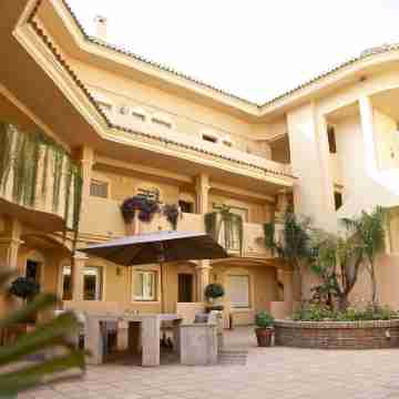 Aloha Hill Club Hotel Exterior