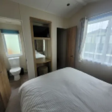 Beachside Lodge - Sleeps 6 - Pets ok - Plus Parking