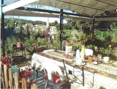 B&B Chez Rose-Marie Отели в г. Мериндоль-Лез-Оливье