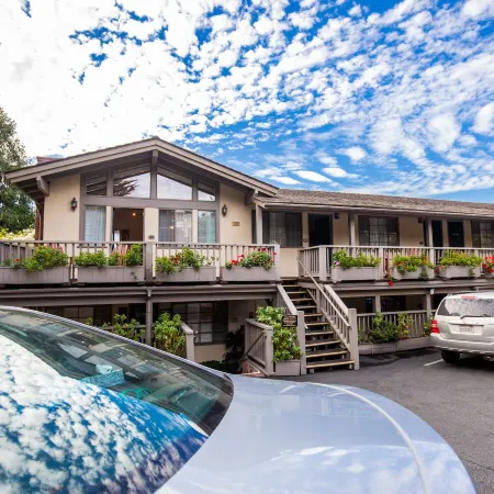 Comfort Inn Carmel by the Sea Отели рядом с достопримечательностью «Пляж Кармел»