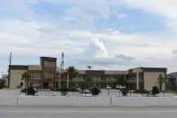 Grand Villa - Humble Hotels near ShowBiz Cinemas - Fall Creek