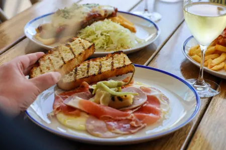 Bermagui Beach Hotel Отели в г. Тилба Тилба