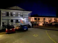 Bay Lake Inn - Frontiersman Motel - Motels