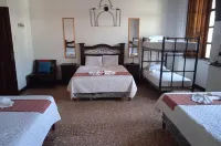 Feathers Hotel & Lounge