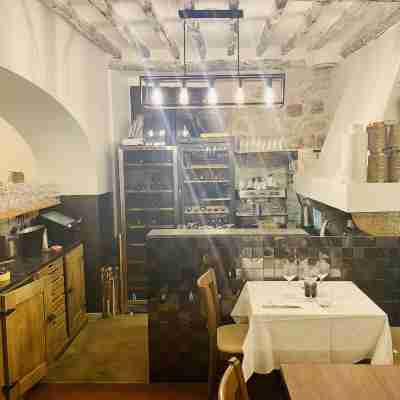 Hostellerie la Fontaine Dining/Meeting Rooms