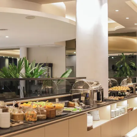 Plaza Real Suites Hotel